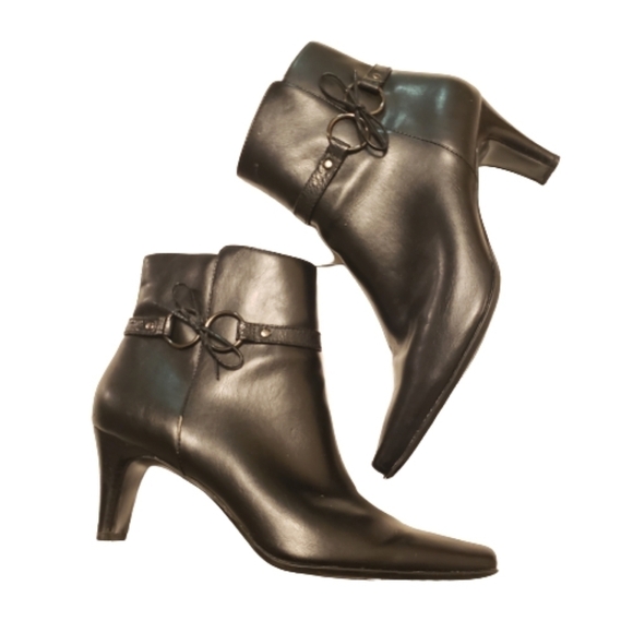 Liz&Co Square Pointed Toe Lachey Ankle Booties - Picture 2 of 9
